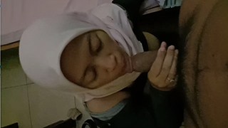 Bokep Indo Hijab Sepong Kontol Pacar